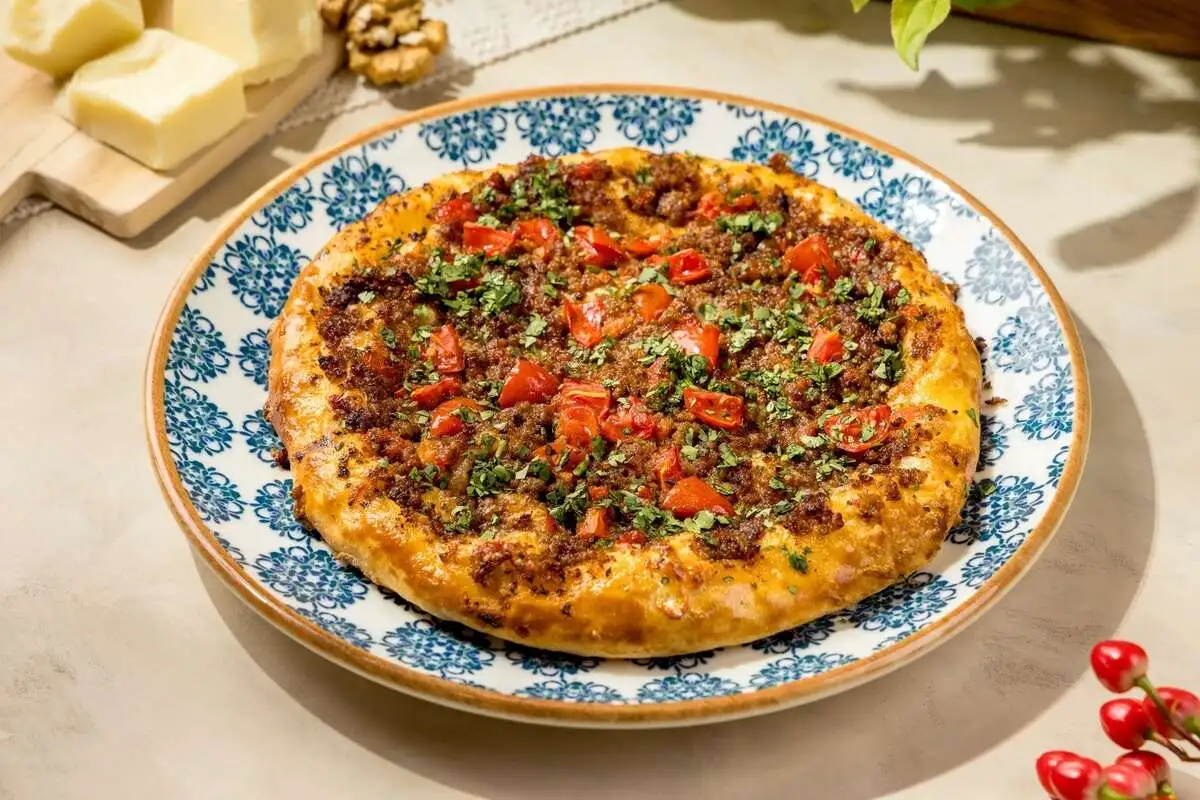 Кубдари с мясным фаршем и томатами
