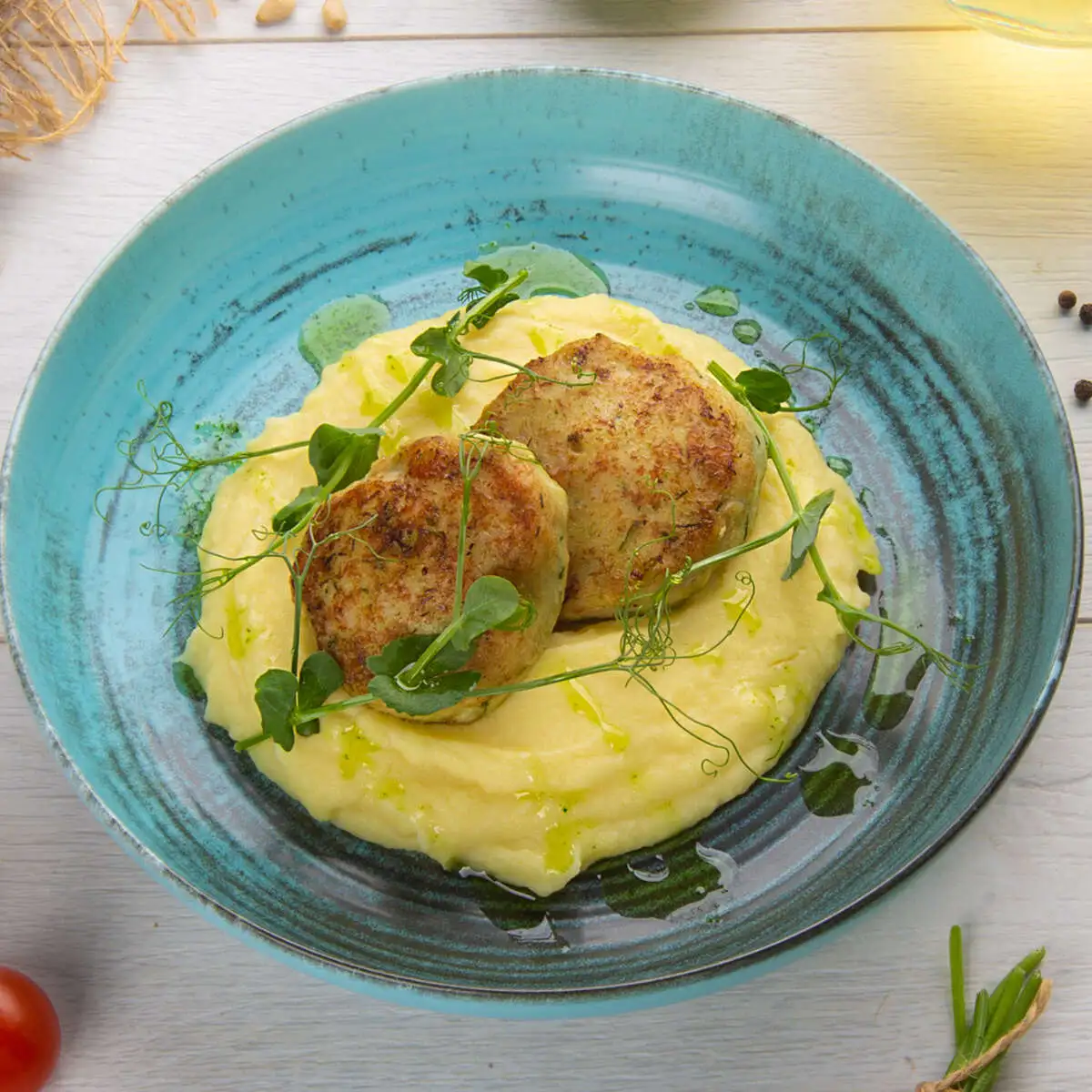 Куриные котлетки с картофельным пюре