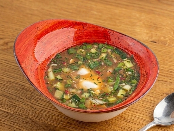 Окрошка на квасе с колбасой и редисом