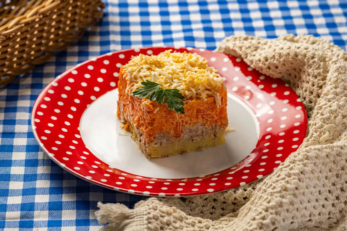 Салат Мимоза со скумбрией