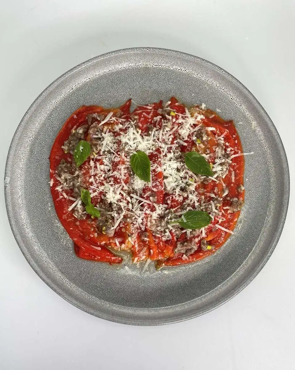 Печеные перцы с анчоусами и трюфелем