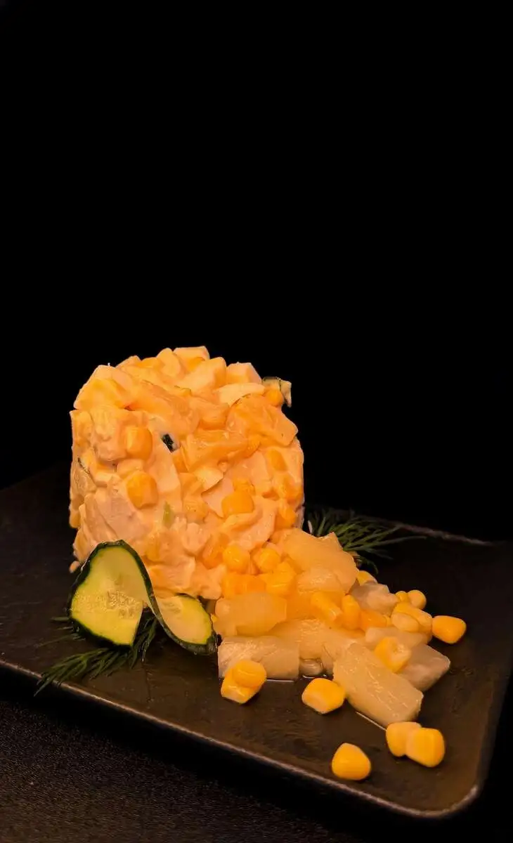 Салат из курицы с ананасом