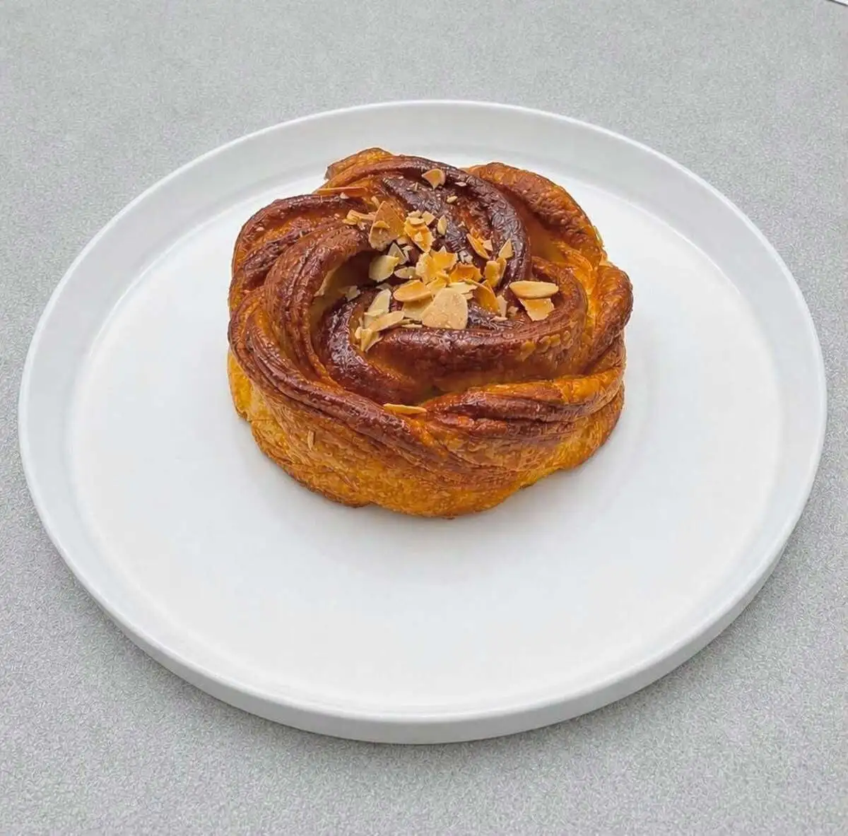 Булка Кардамон-Лимон