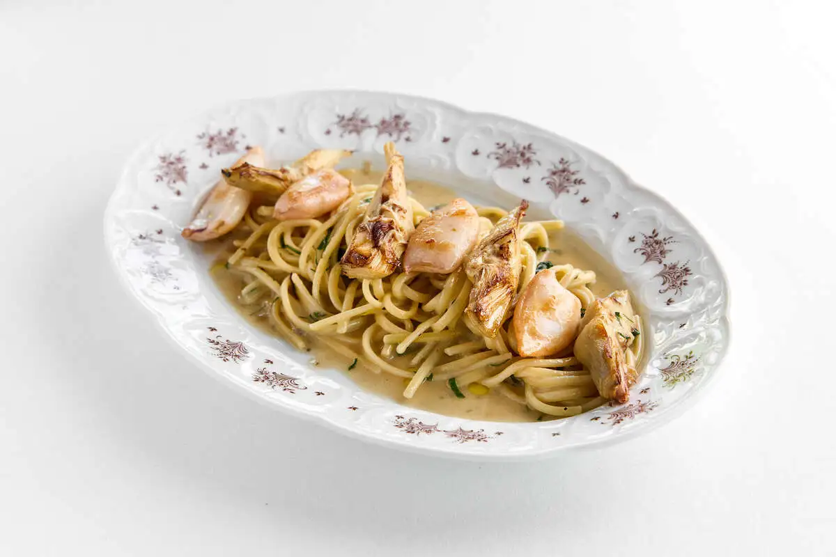 Лингвини c кальмарами и артишоками