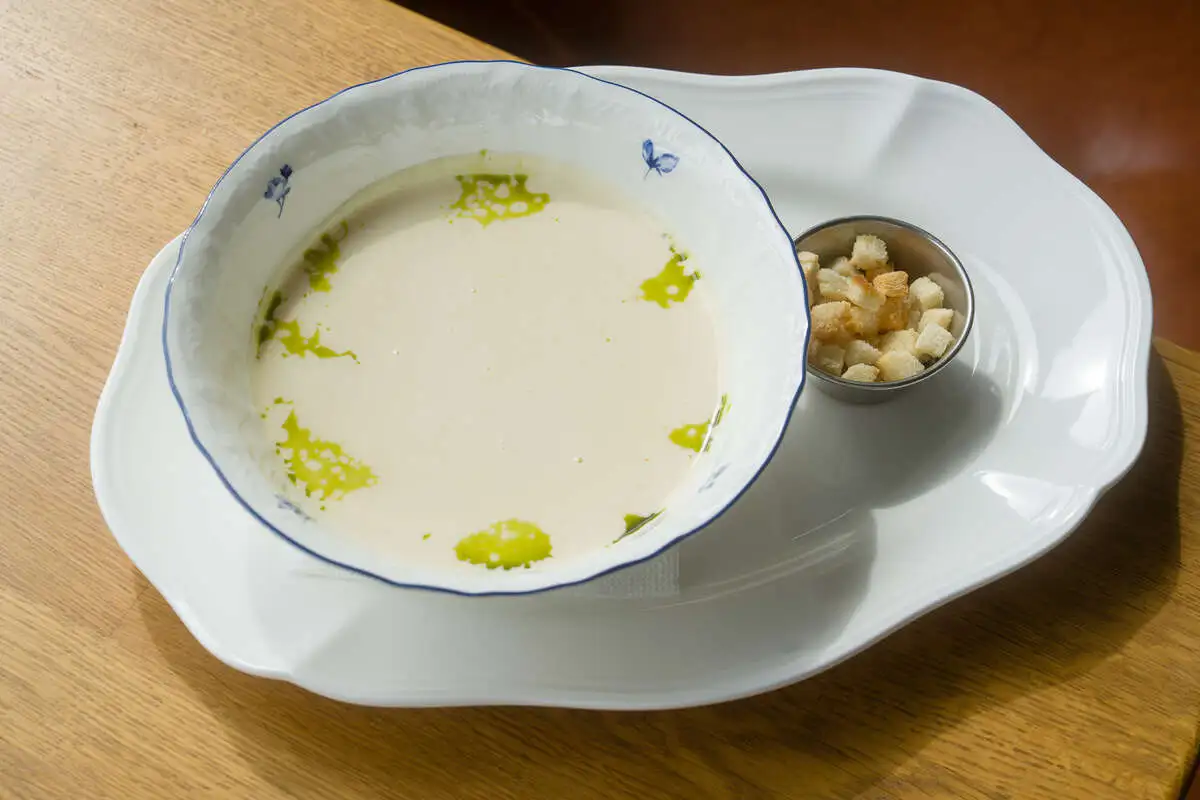 Крем-суп из цветной капусты с куриной грудкой