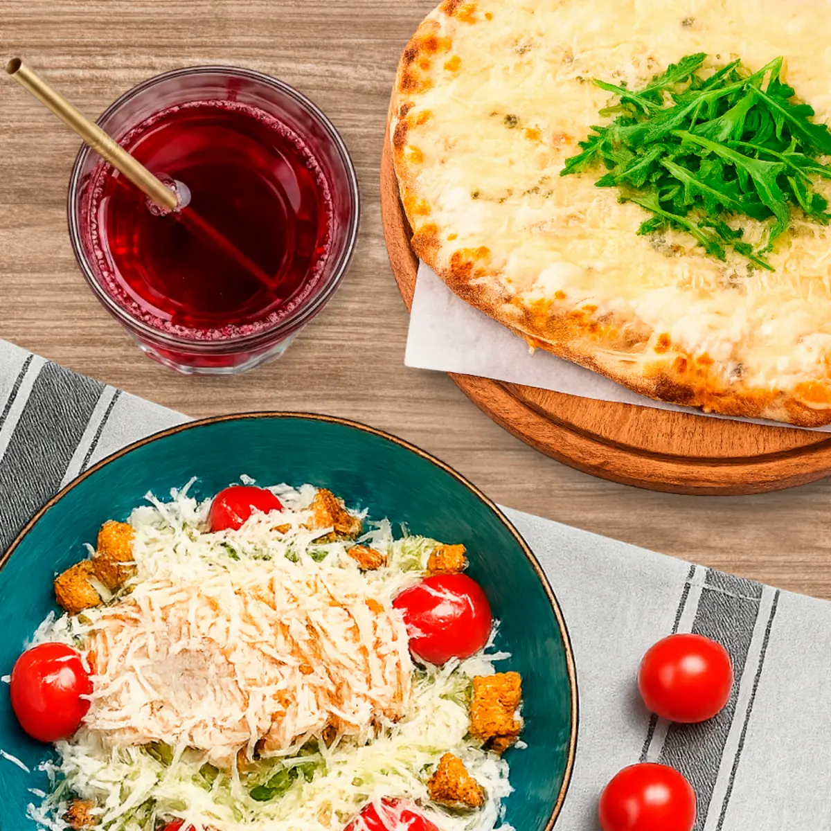 Салат Цезарь с курицей, Пицца сырная и морс