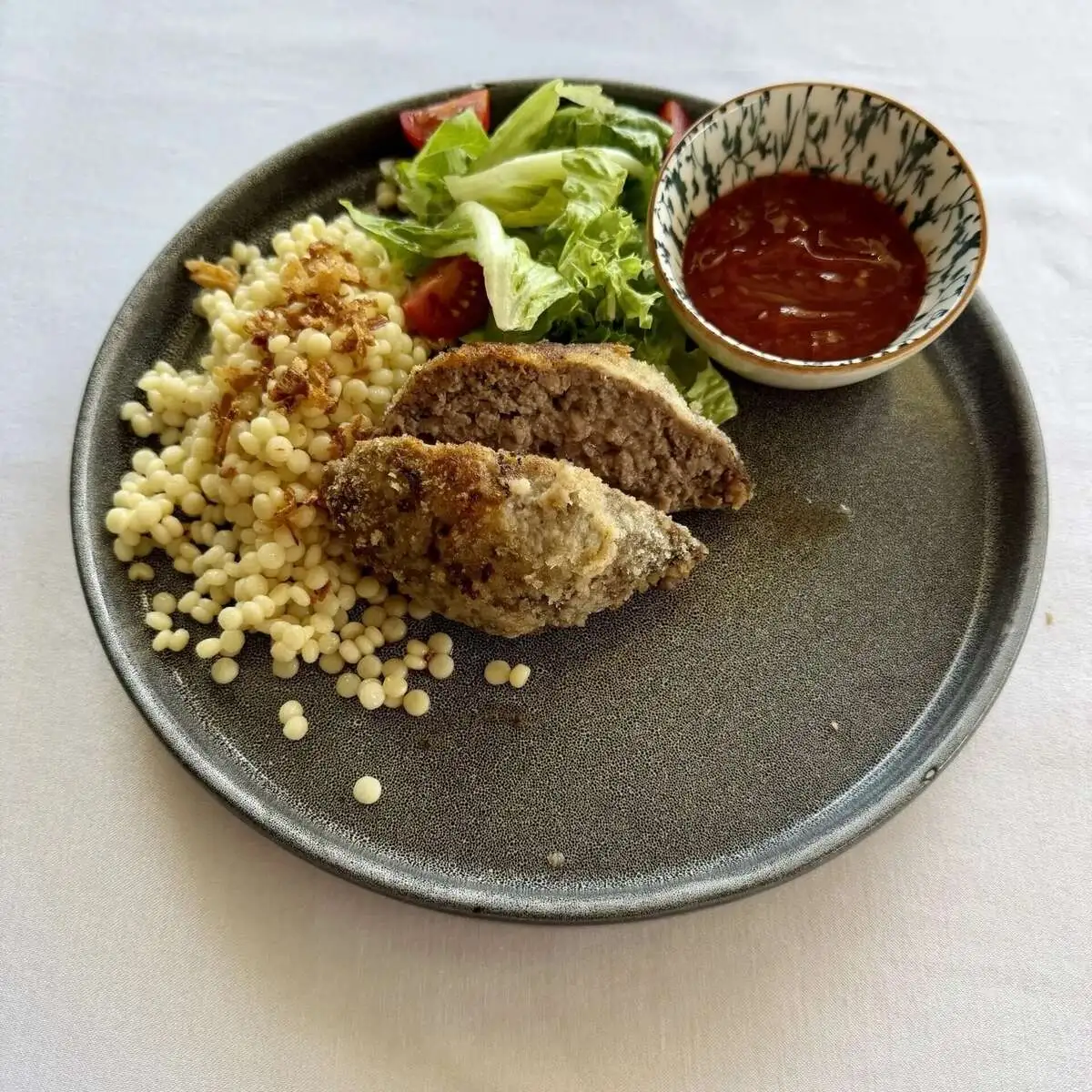  Мясная котлета с пастой птитим
