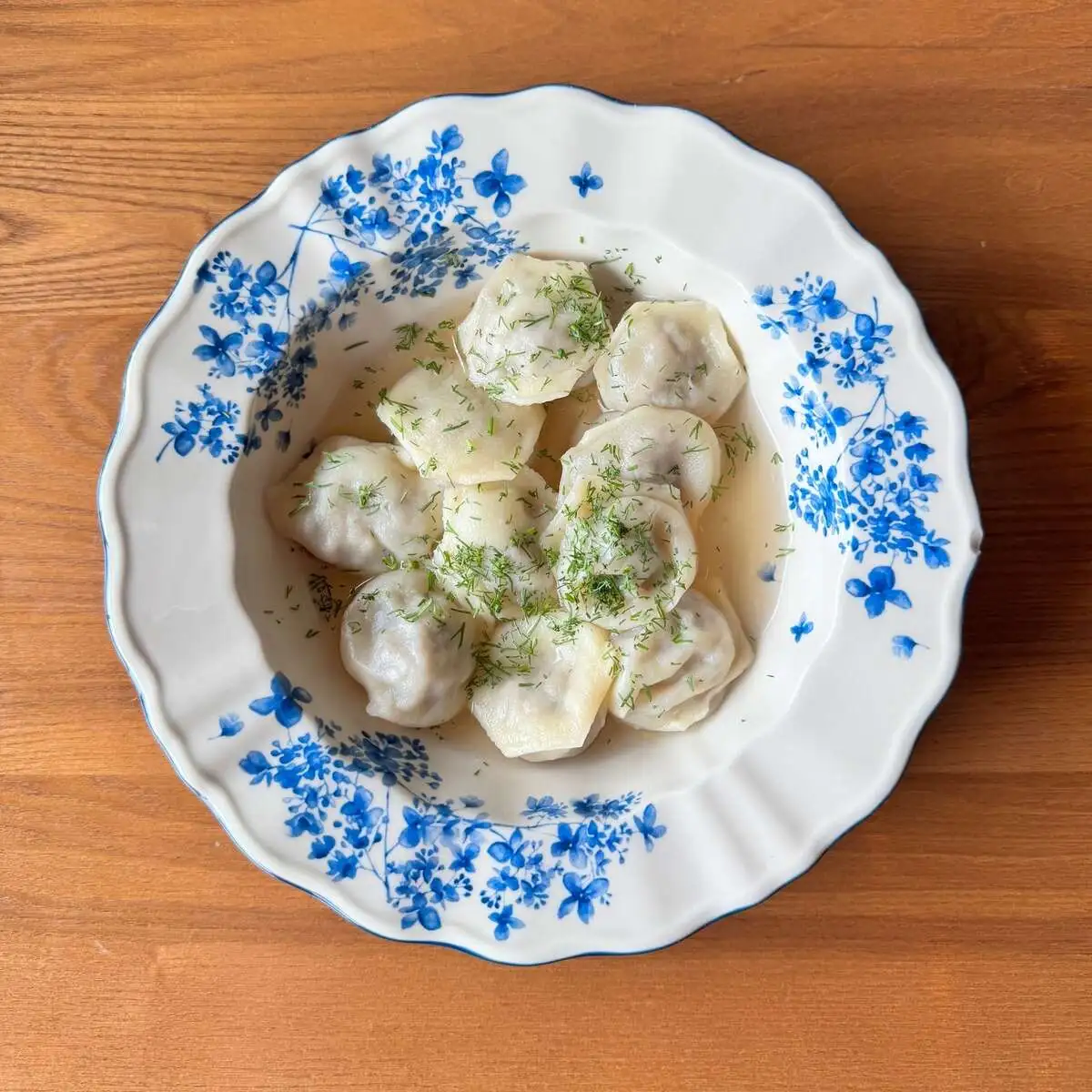  Пельмени мясные со сметаной