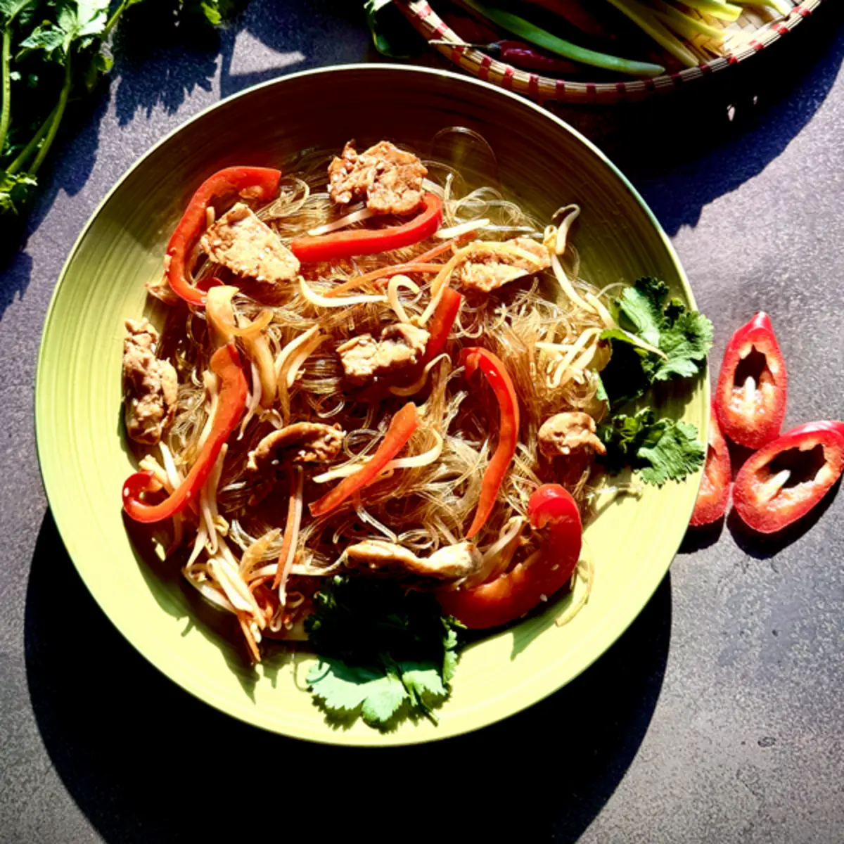 Стеклянная лапша с курицей