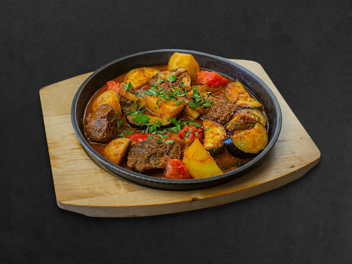 Жаровня с бараниной и овощами