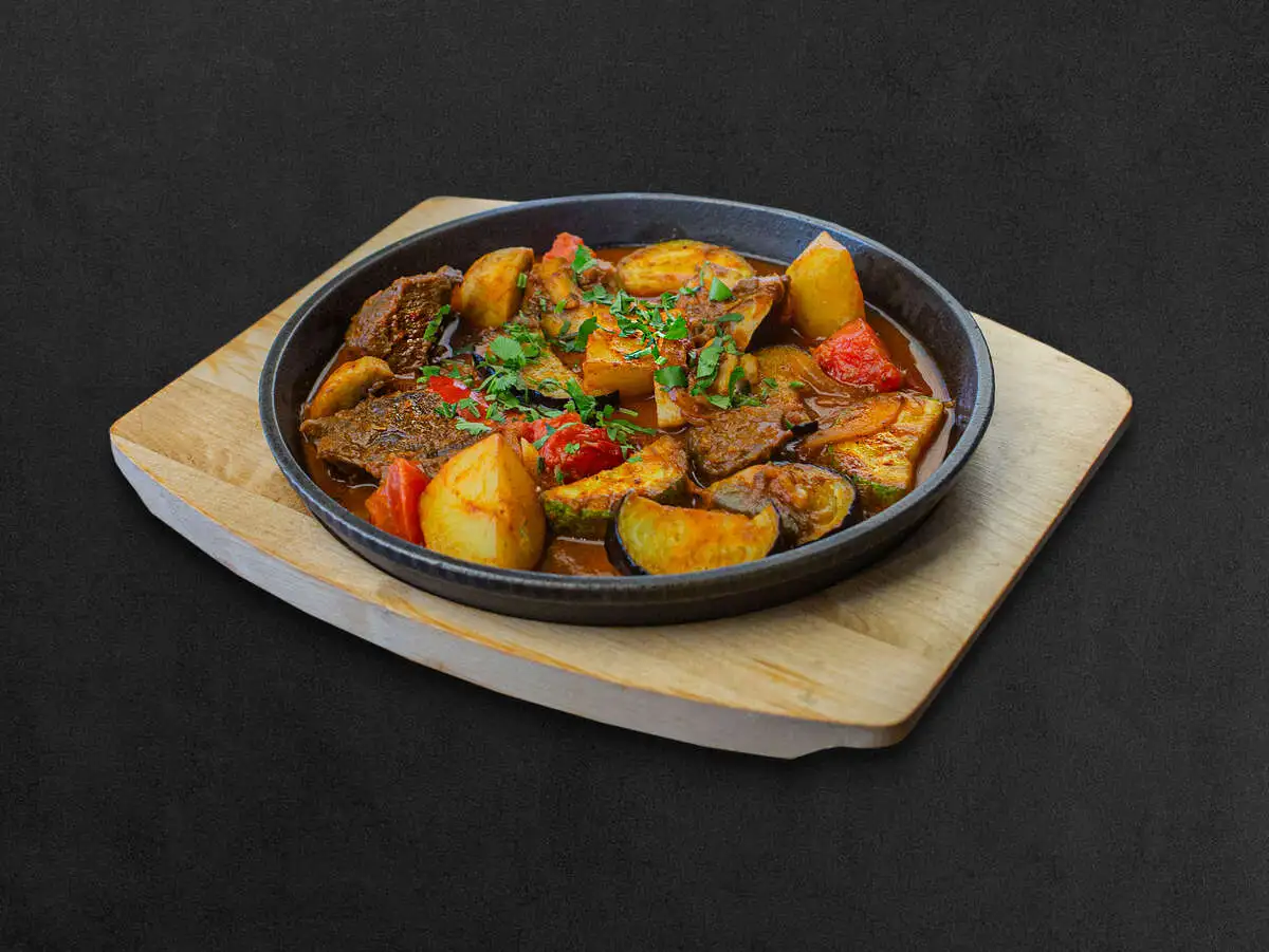 Жаровня с говядиной и овощами