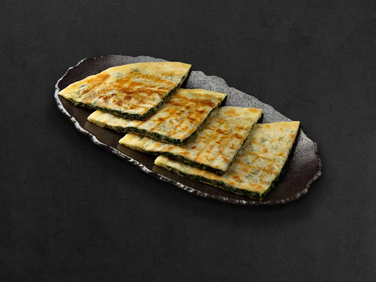 Кутаб с зеленью и сыром