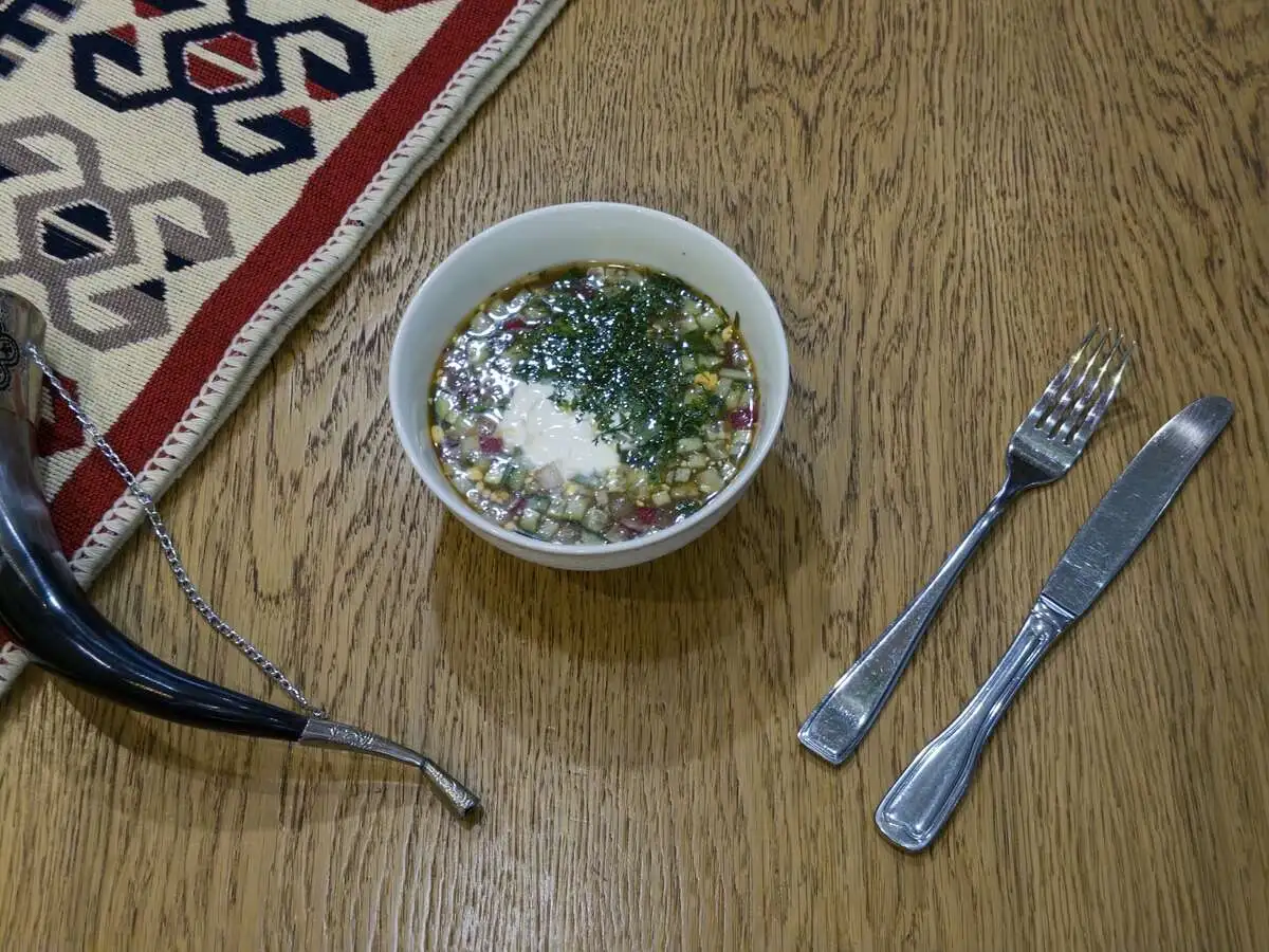 Окрошка с колбасой на квасе