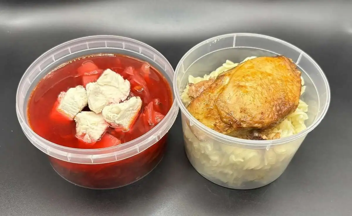 2 Чикен: Борщ с курицей, Курочка запечённая с макаронами