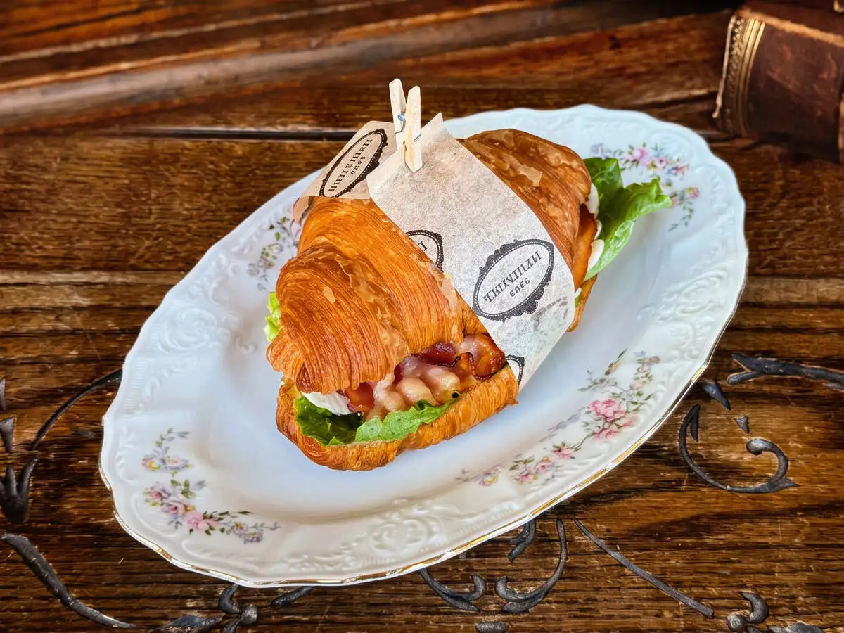 Круассан с курицей