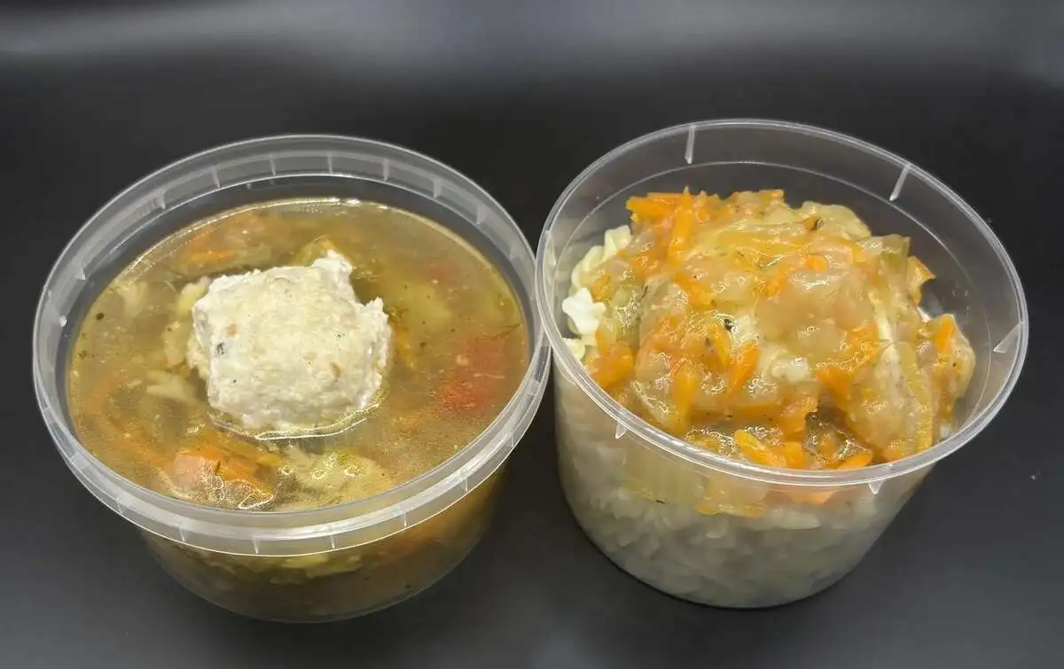 2 Чикен: Овощной с куриной тефтелей, Пьенсара с макаронами