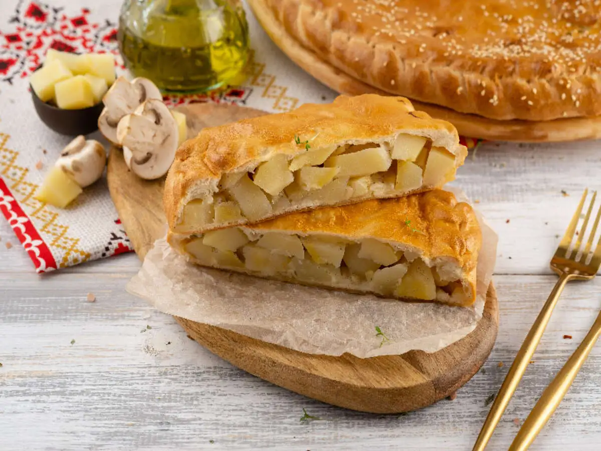 Пирог с картофелем и грибами постный