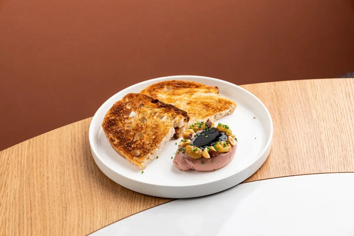 Паштет из куриной печени с тостами