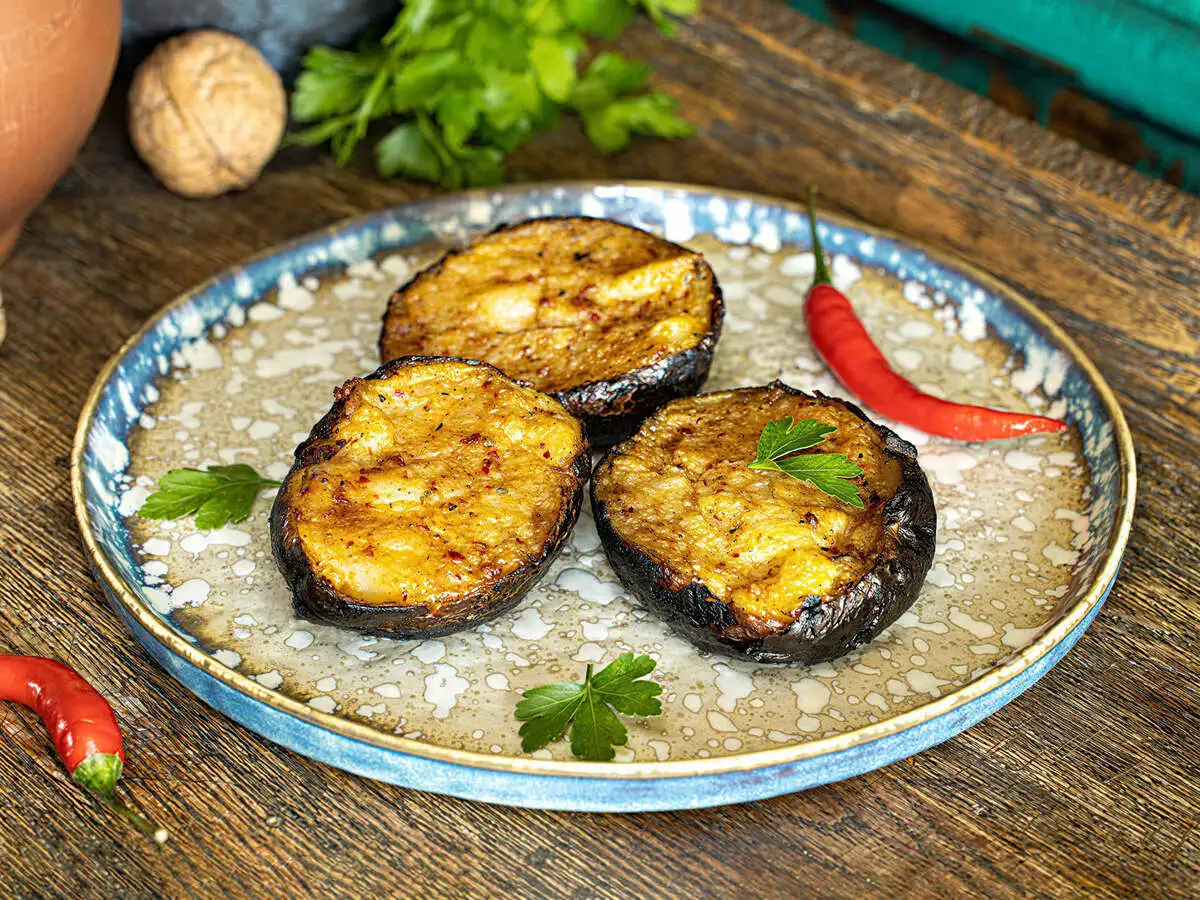 Картофельные слайсы с аджикой