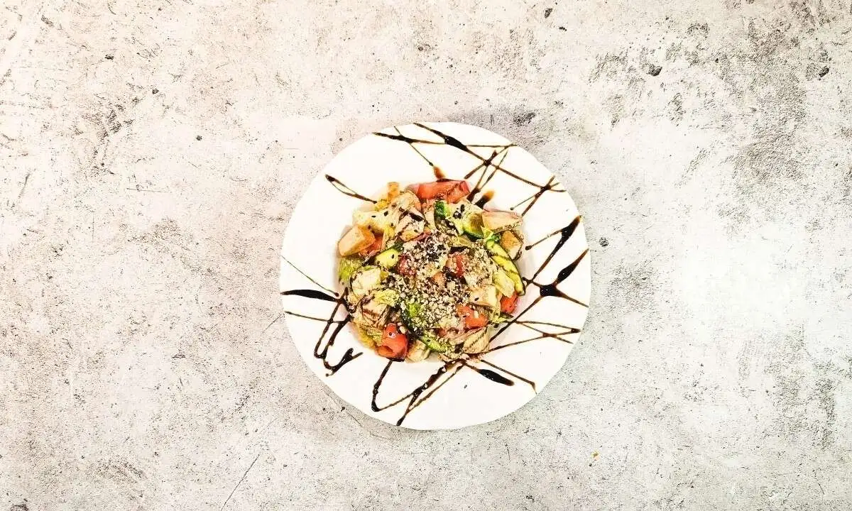 Салат с курицей и грибами