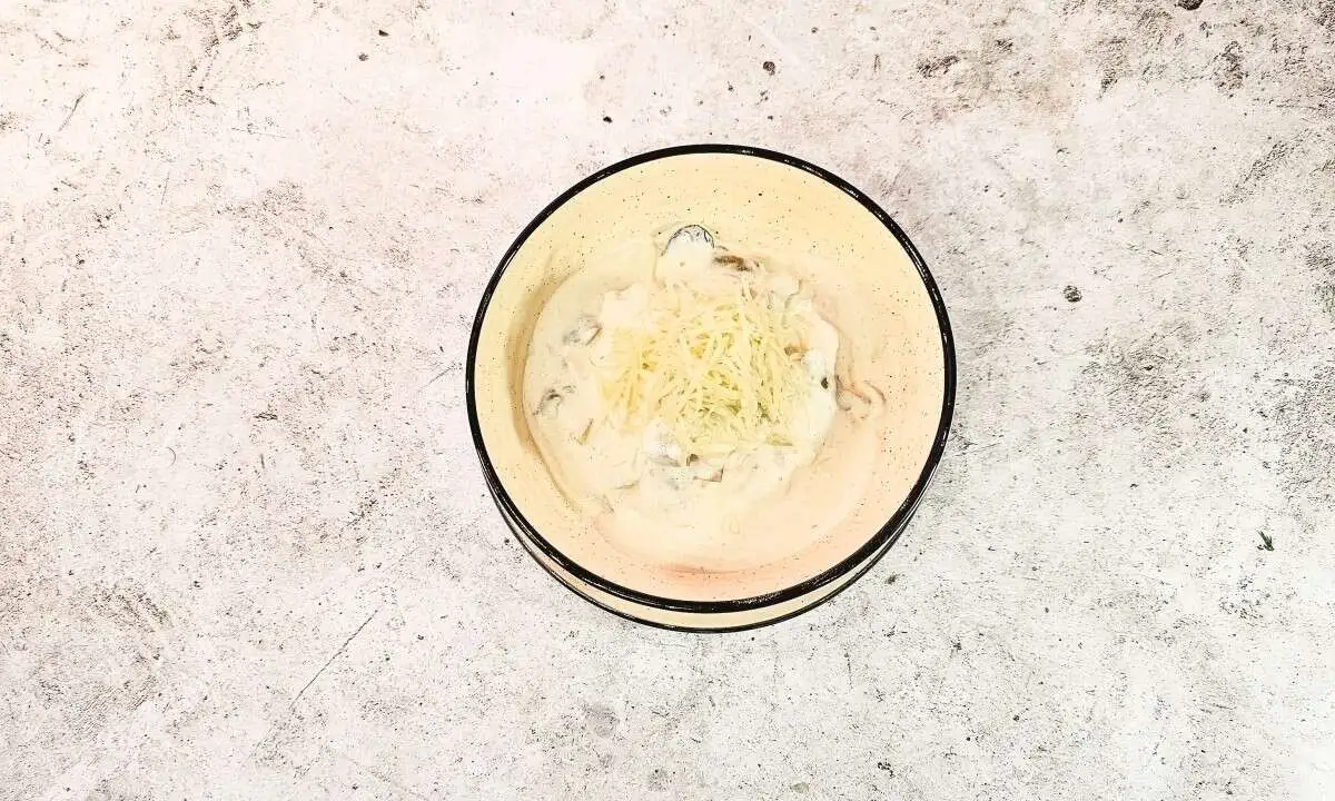 Курица с грибами в сливочном соусе