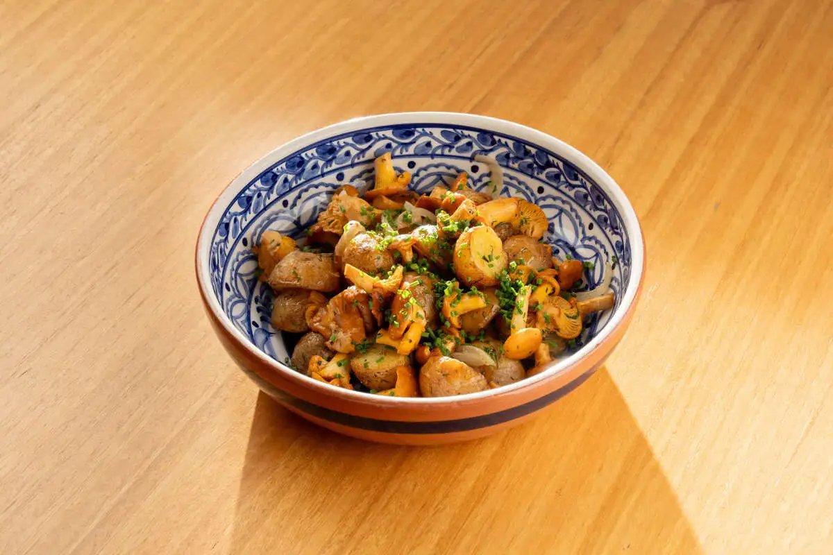 Картофель жаренный с лисичками