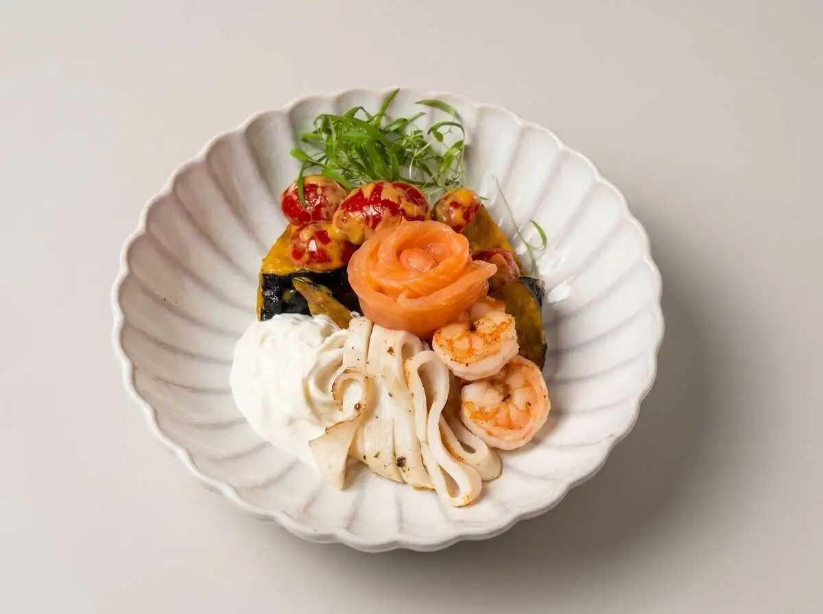 Теплый салат с морепродуктами