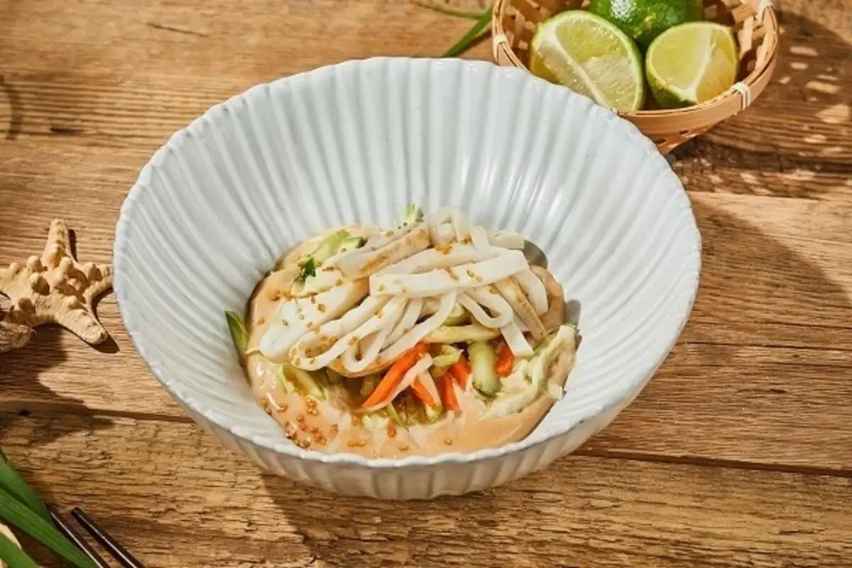 Азиатский салат с кальмаром