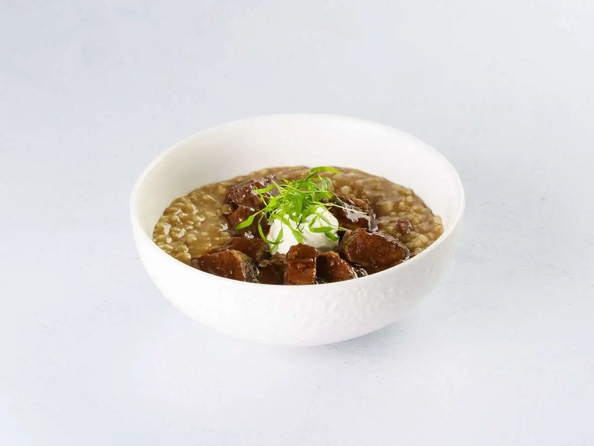 Овсяная каша с томленой говядиной