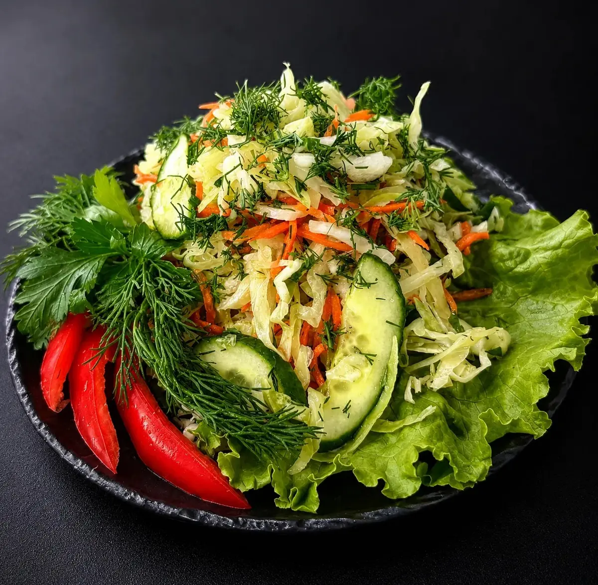 Салат из  капусты, огурца, моркови 