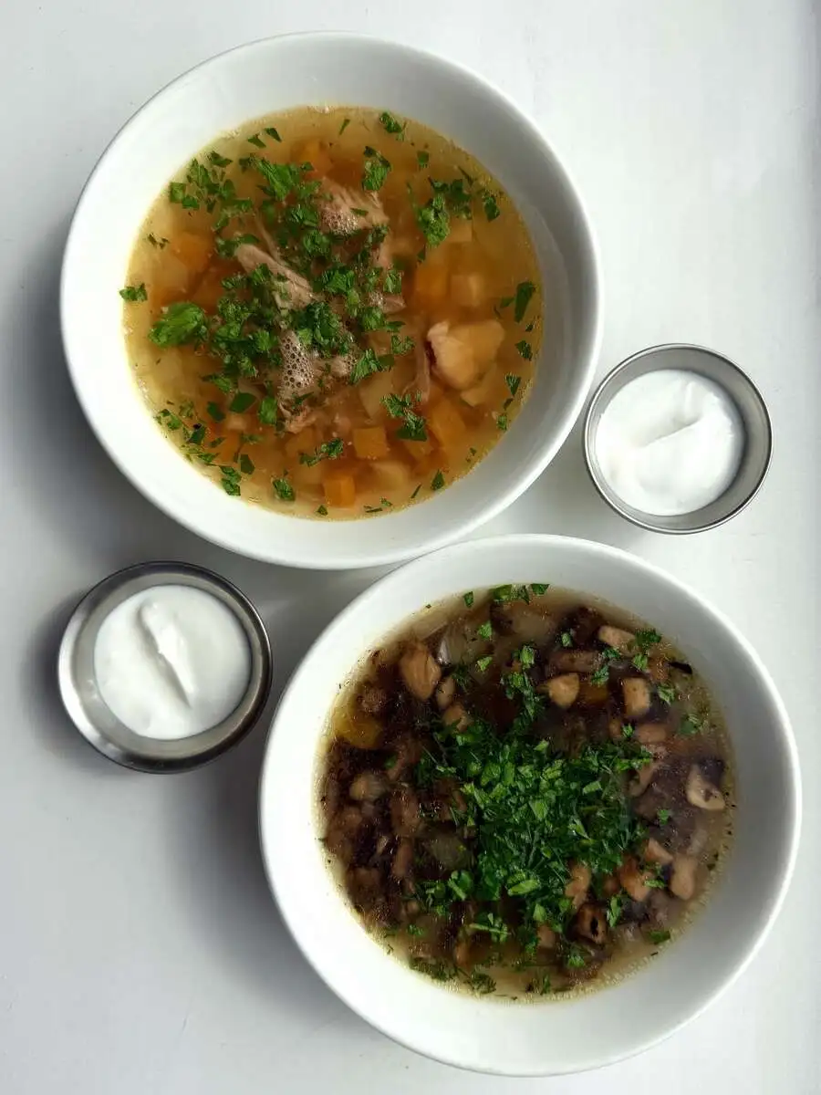 БО Гороховый суп с реберным мясом и сметаной 250/20 гр.