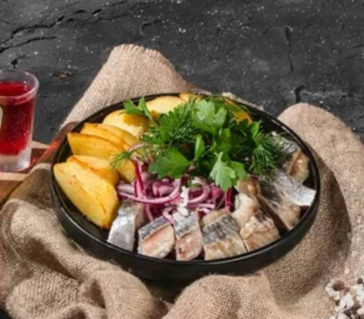 Сельдь слабосоленая с картофелем