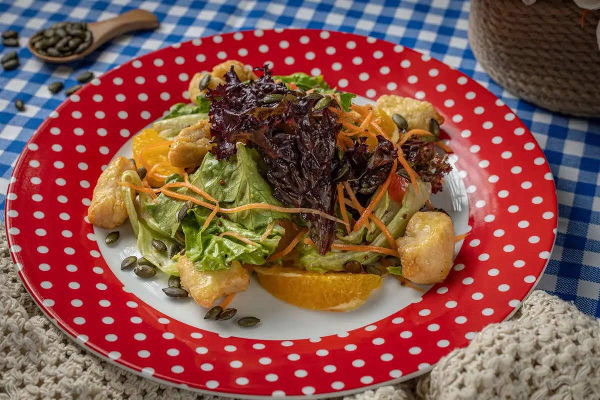Салат с курицей и апельсинами