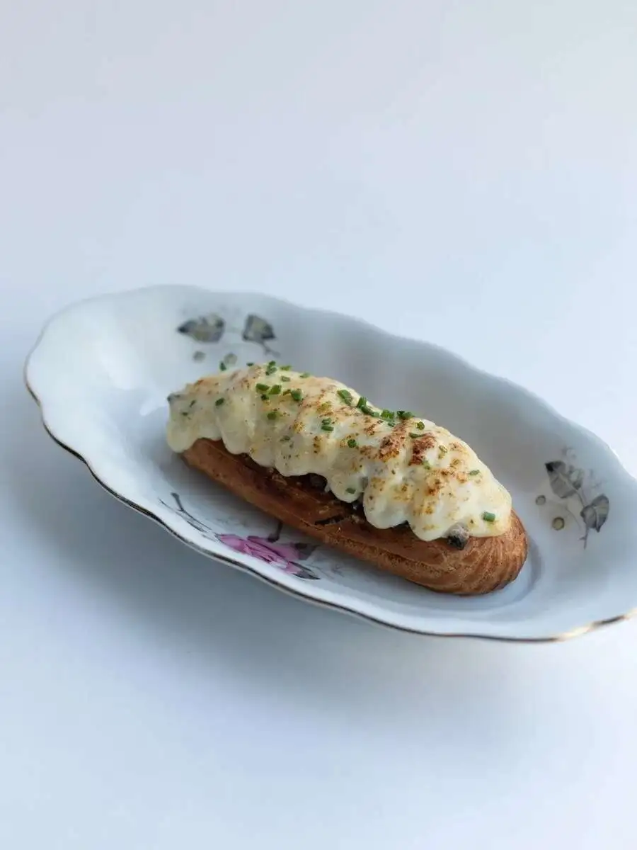 Эклер с куриным жульеном