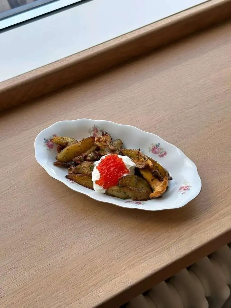 Жареный картофель с лисичками