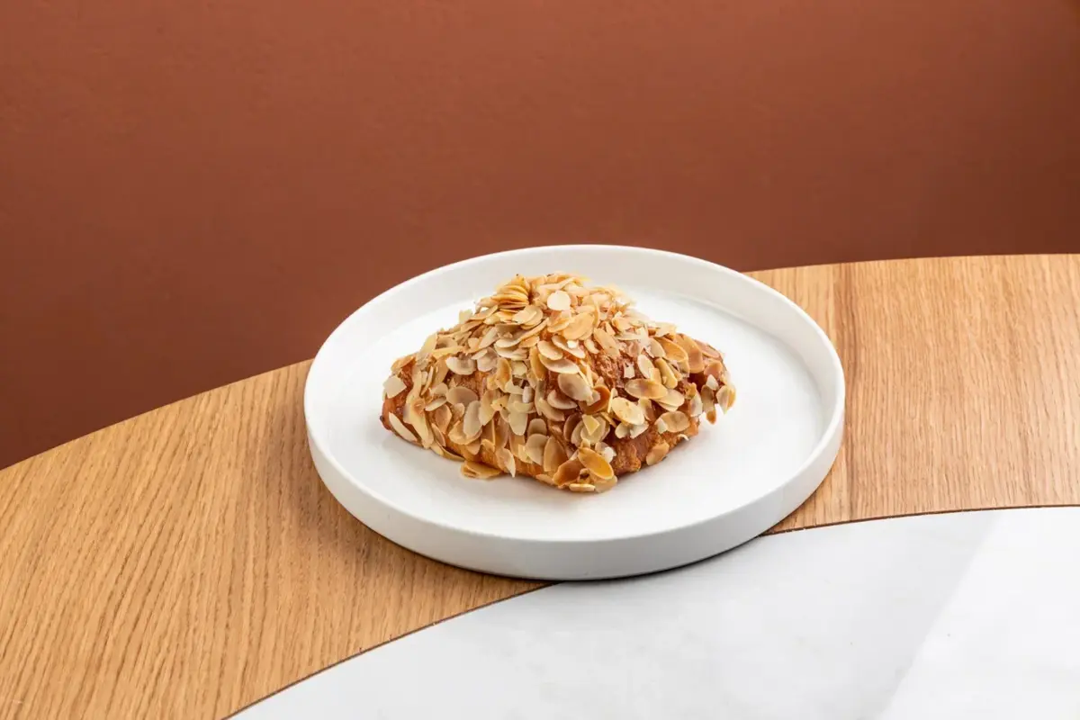 Миндальный круассан