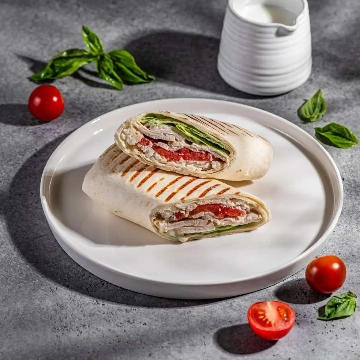 Ролл с курицей цезарь