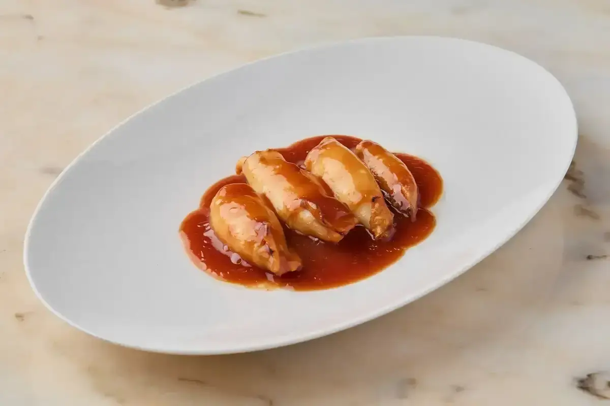 Мини кальмары Лолиго, фаршированые креветками и тайским соусом