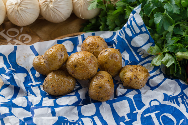 Сырой шашлык из мини-картофеля 