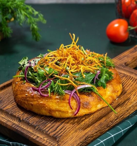 Лепёшка с говядиной, сыром и зеленью