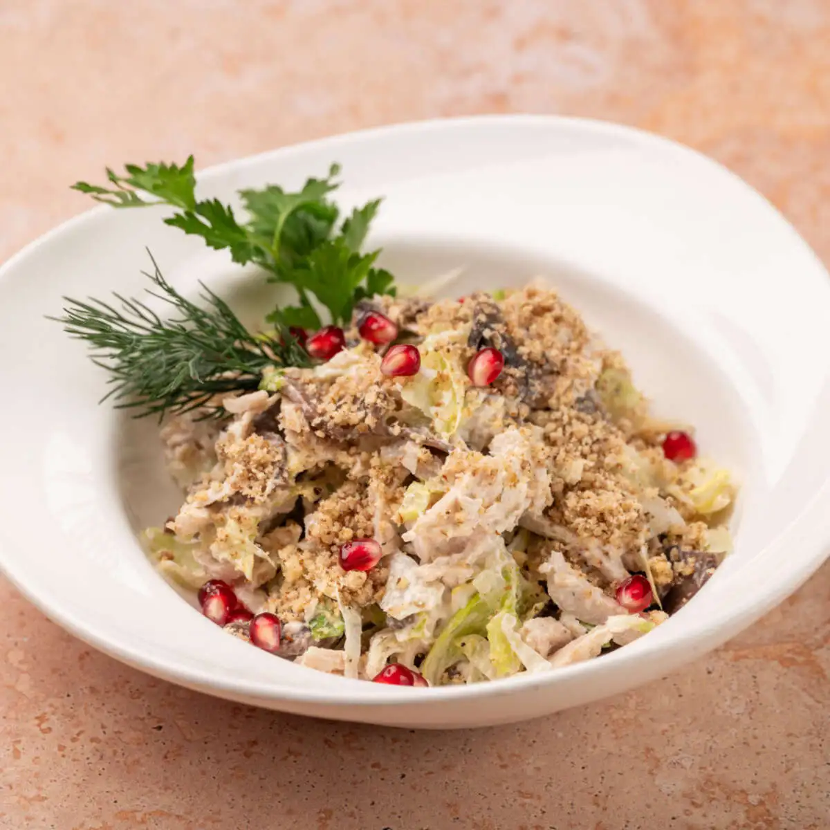 С курицей по-мегрельски с орехами 