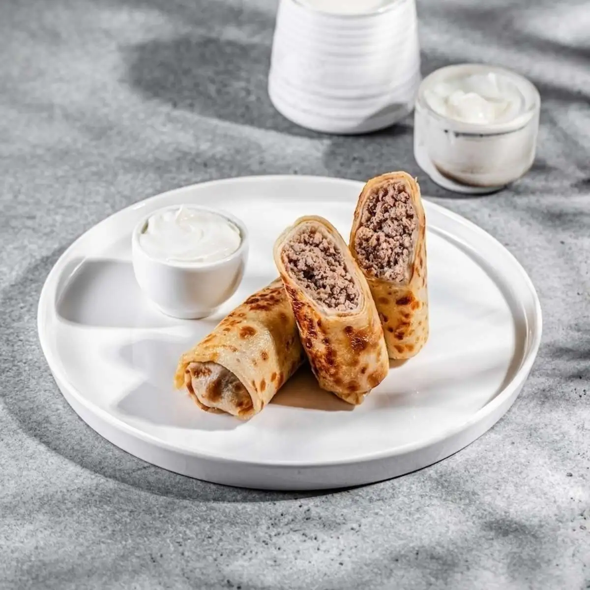 Блины с мясом и сметаной