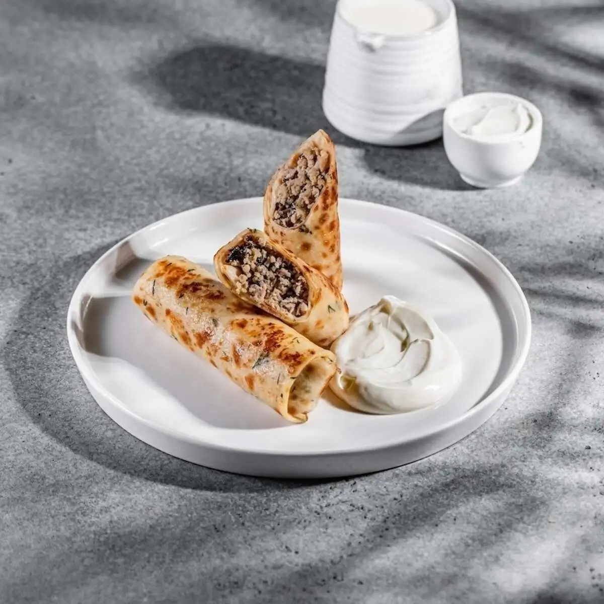 Блины с курицей, грибами и сметаной