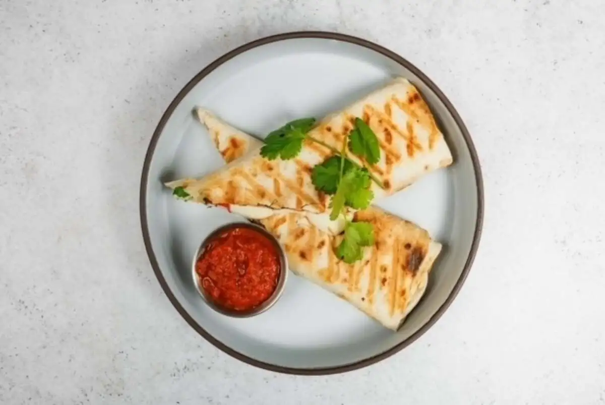 Сыр в лаваше с курицей