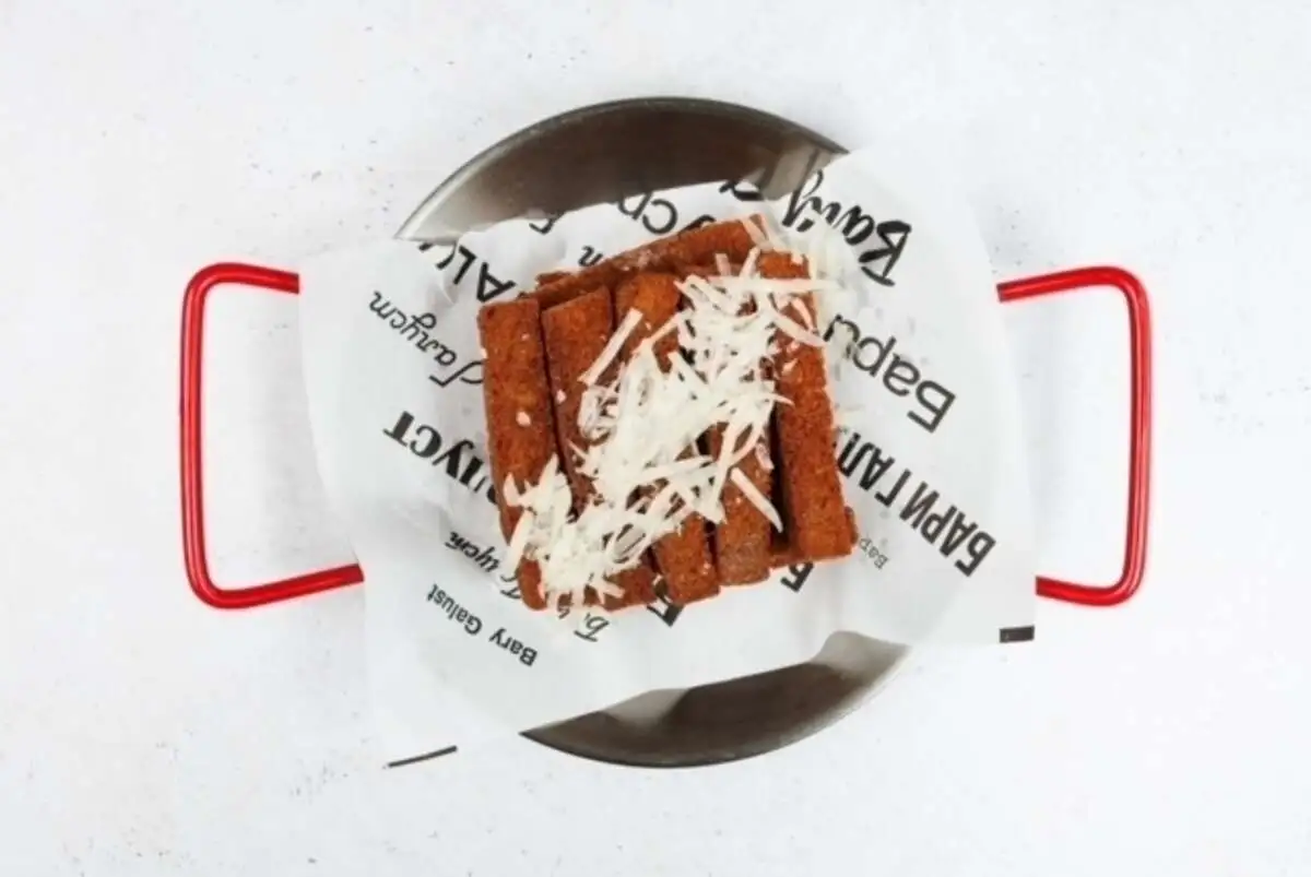 Гренки ржаные с пармезаном 