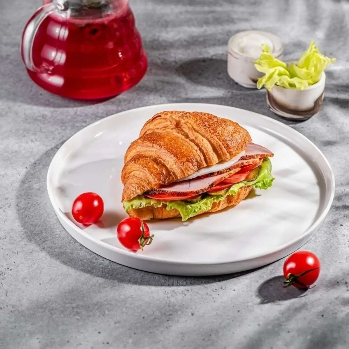 Круассан с копченым мясом