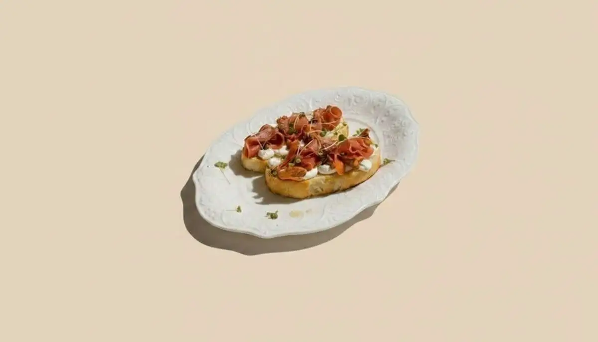 Брускетта с вяленой уткой и лисичками