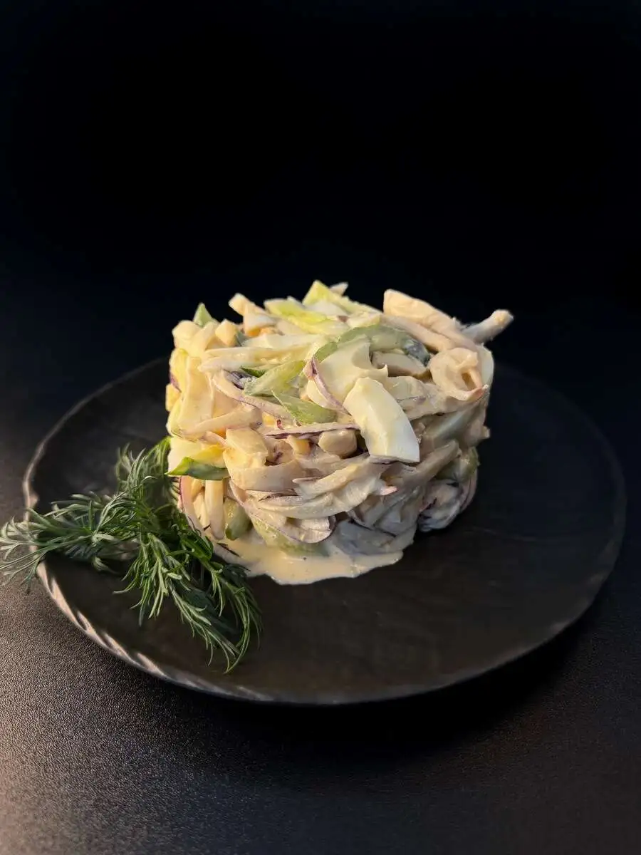 Салат кальмаровый