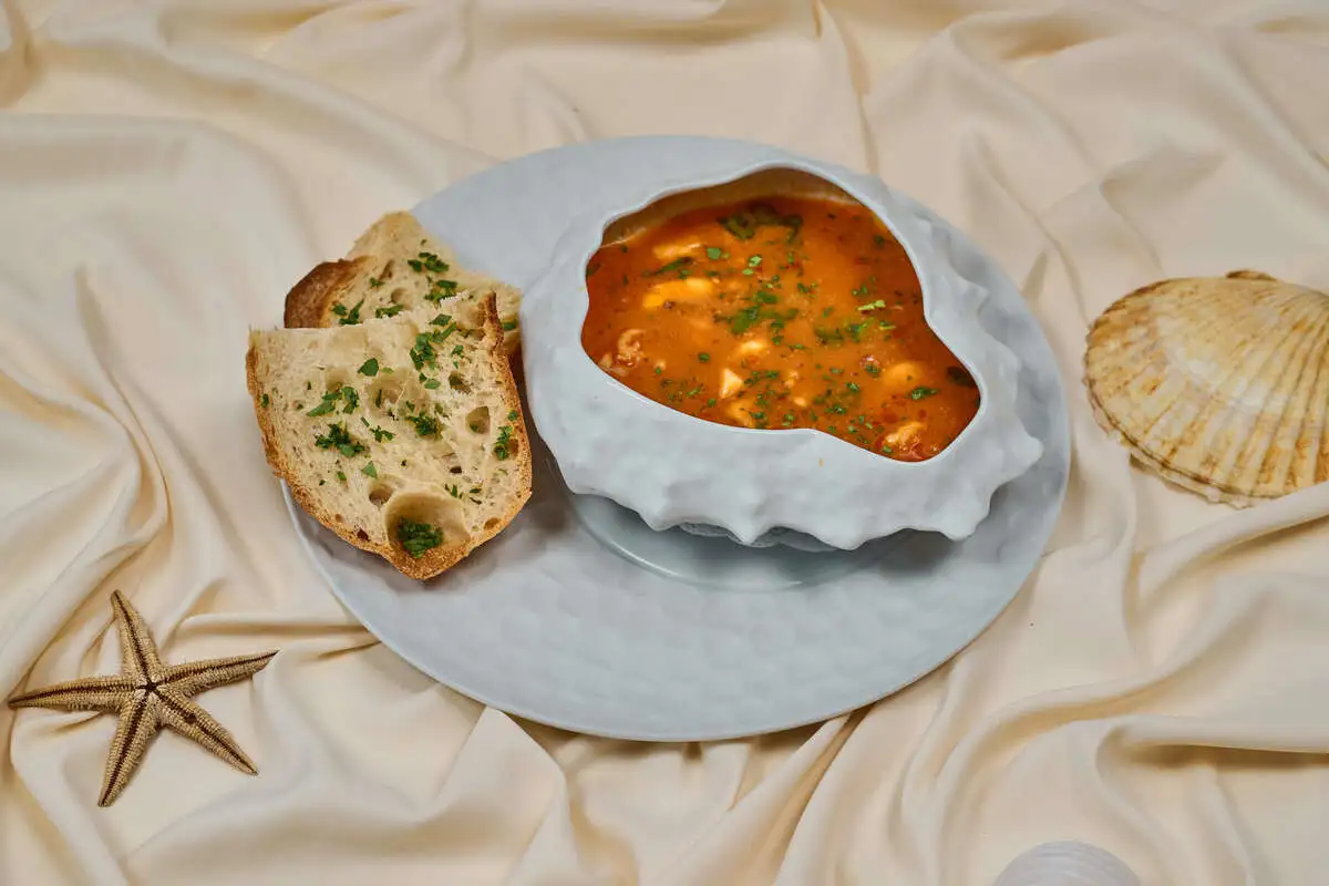 Томатный суп с морепродуктами