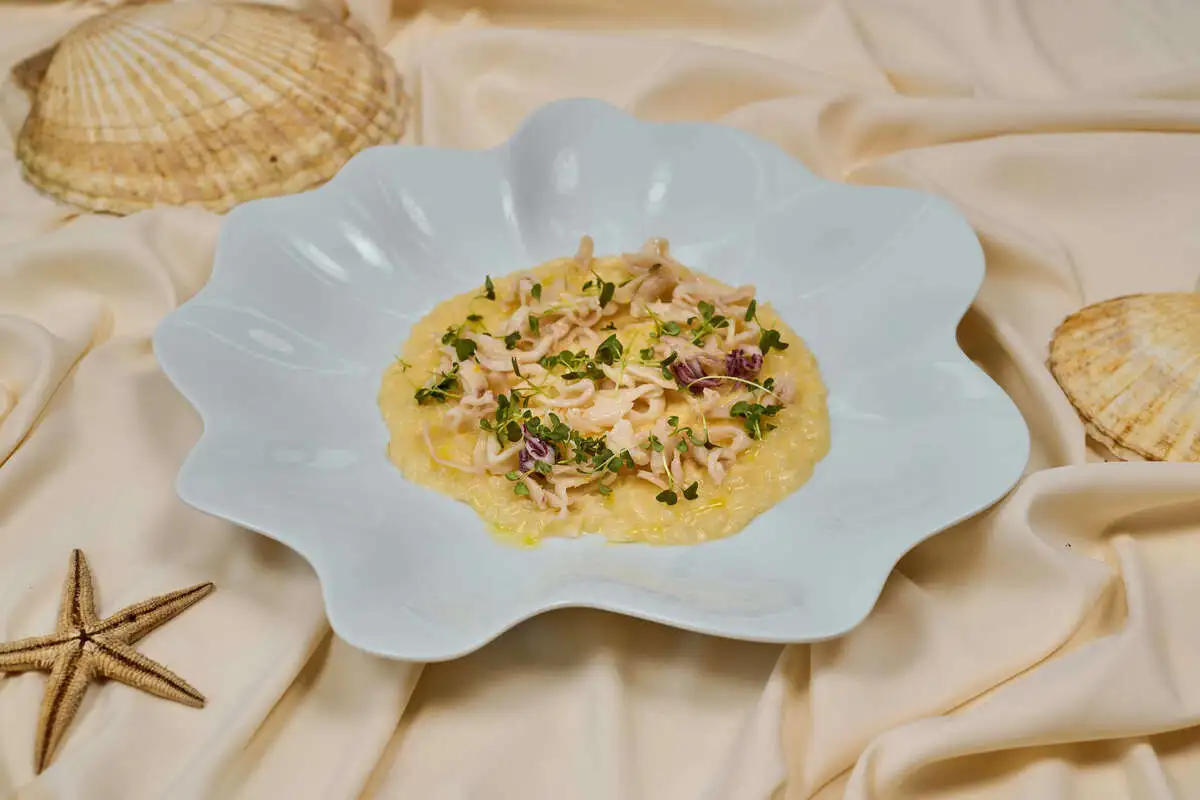 Ризотто с мини кальмарами и лимоном